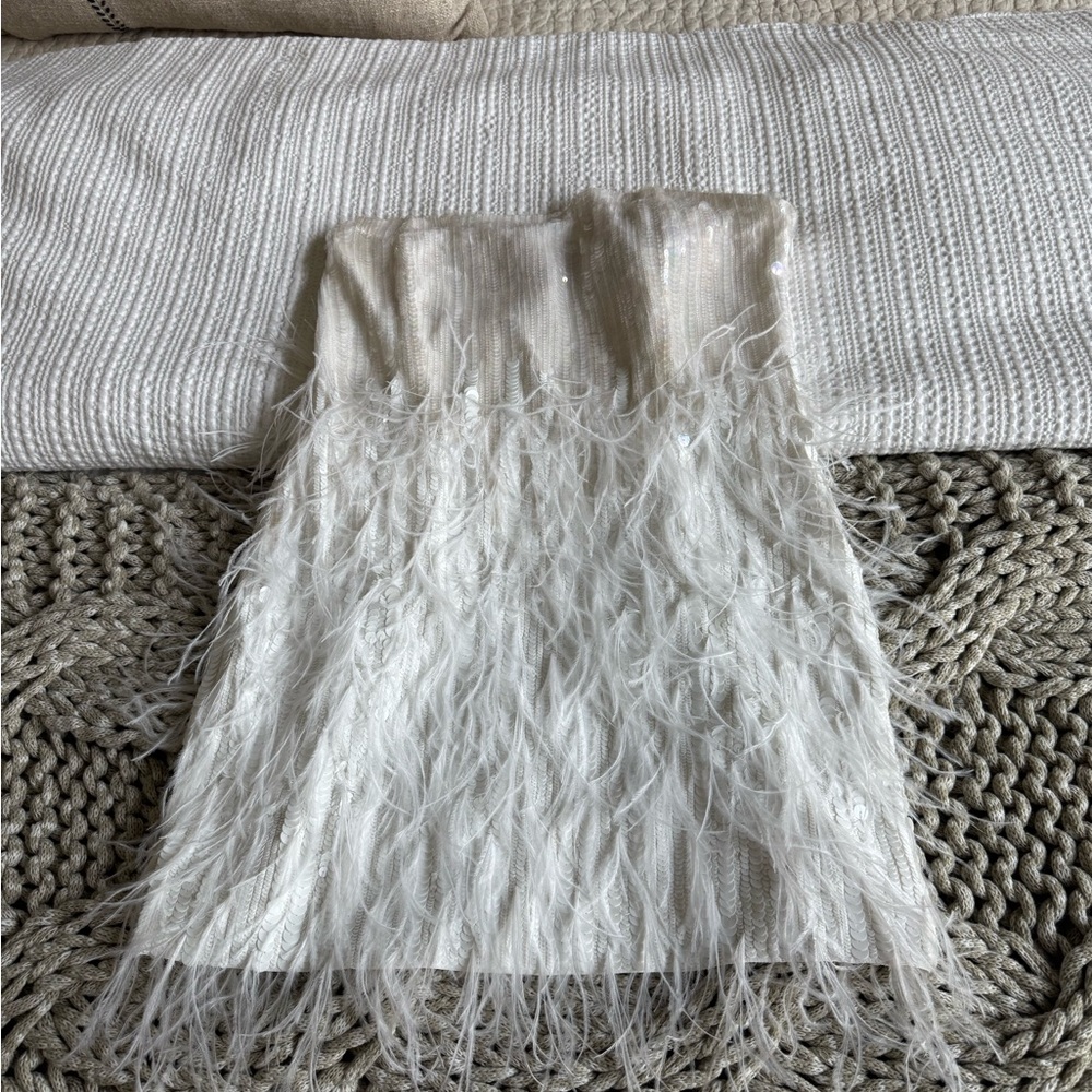 White retrofete Feathered Strapless Dress